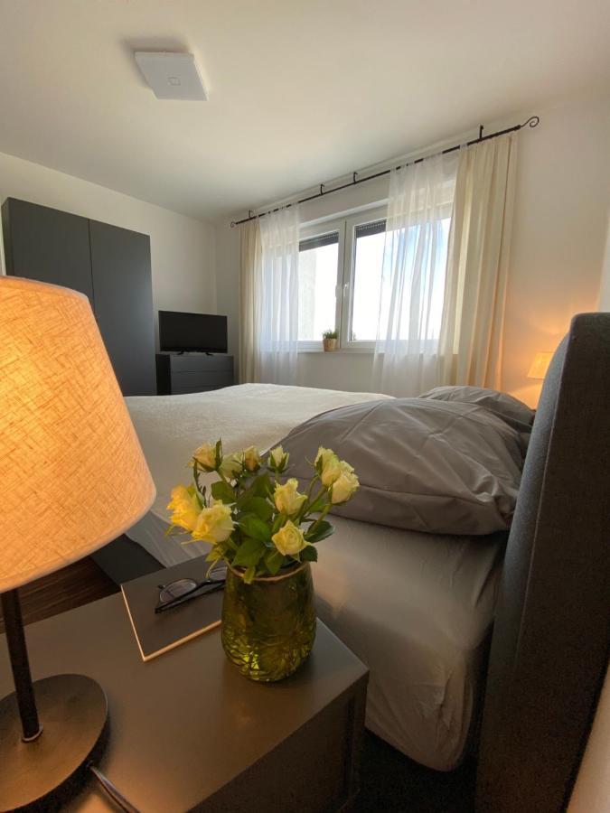Modernes Apartment Am Hafen Mit Seeblick Grossraeschen Buitenkant foto